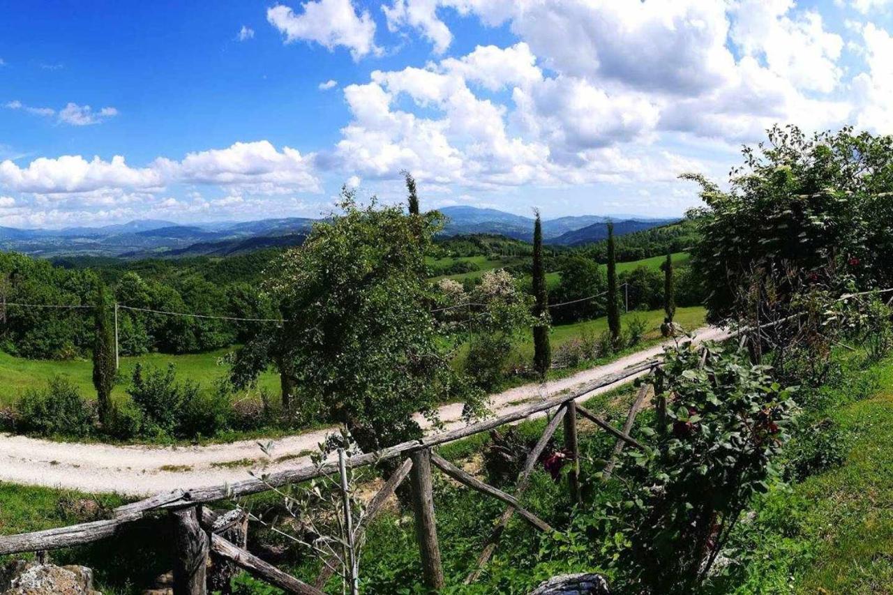 Agriturismo Montesalce กุบบีโอ ภายนอก รูปภาพ