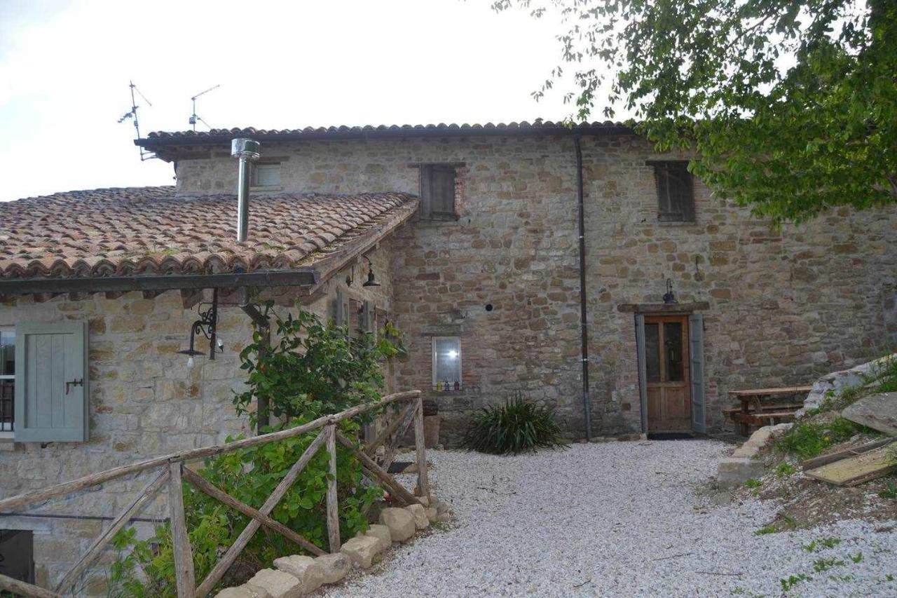 Agriturismo Montesalce กุบบีโอ ภายนอก รูปภาพ