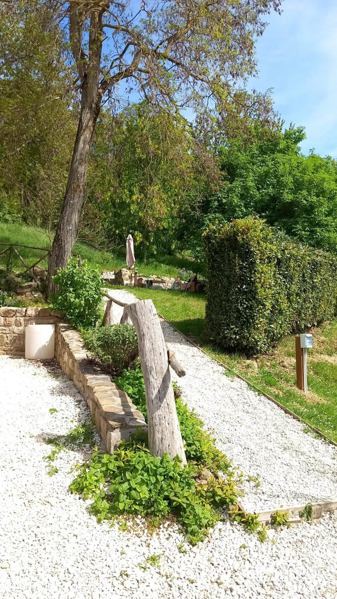 Agriturismo Montesalce กุบบีโอ ภายนอก รูปภาพ